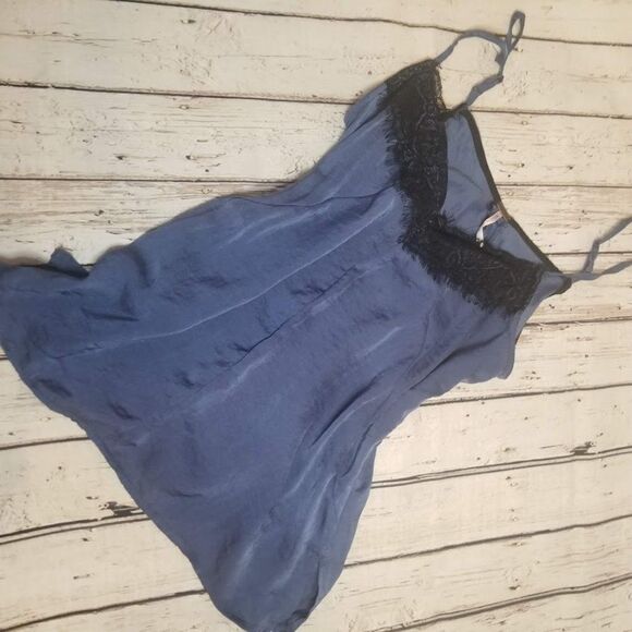 Comfy Lingerie with Lace detail, side split - Picture 5 of 7